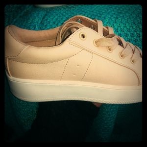 Steve Madden Leather tennis shoes